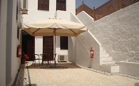 Sarris Studios & Apartments